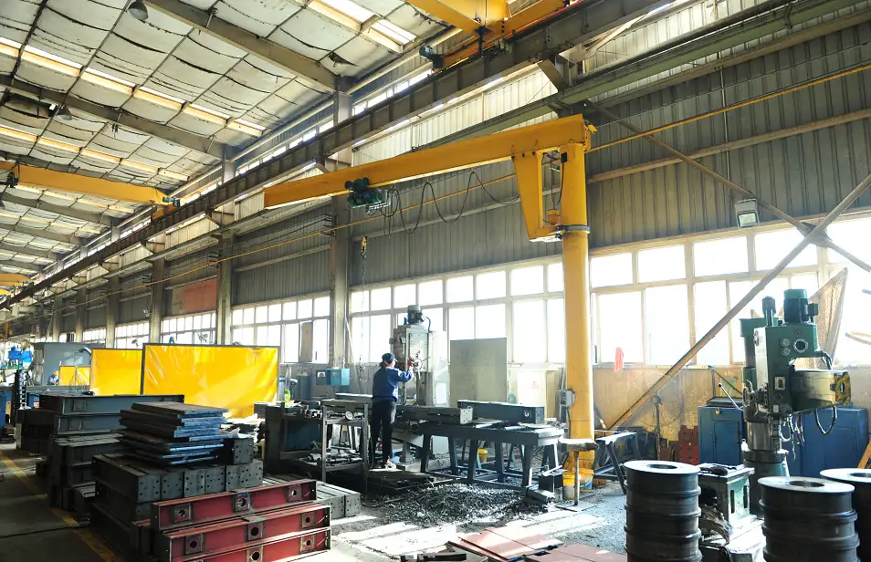 free-standing-jib-crane-at-workshop.webp free-standing-jib-crane-at-workshop.webp